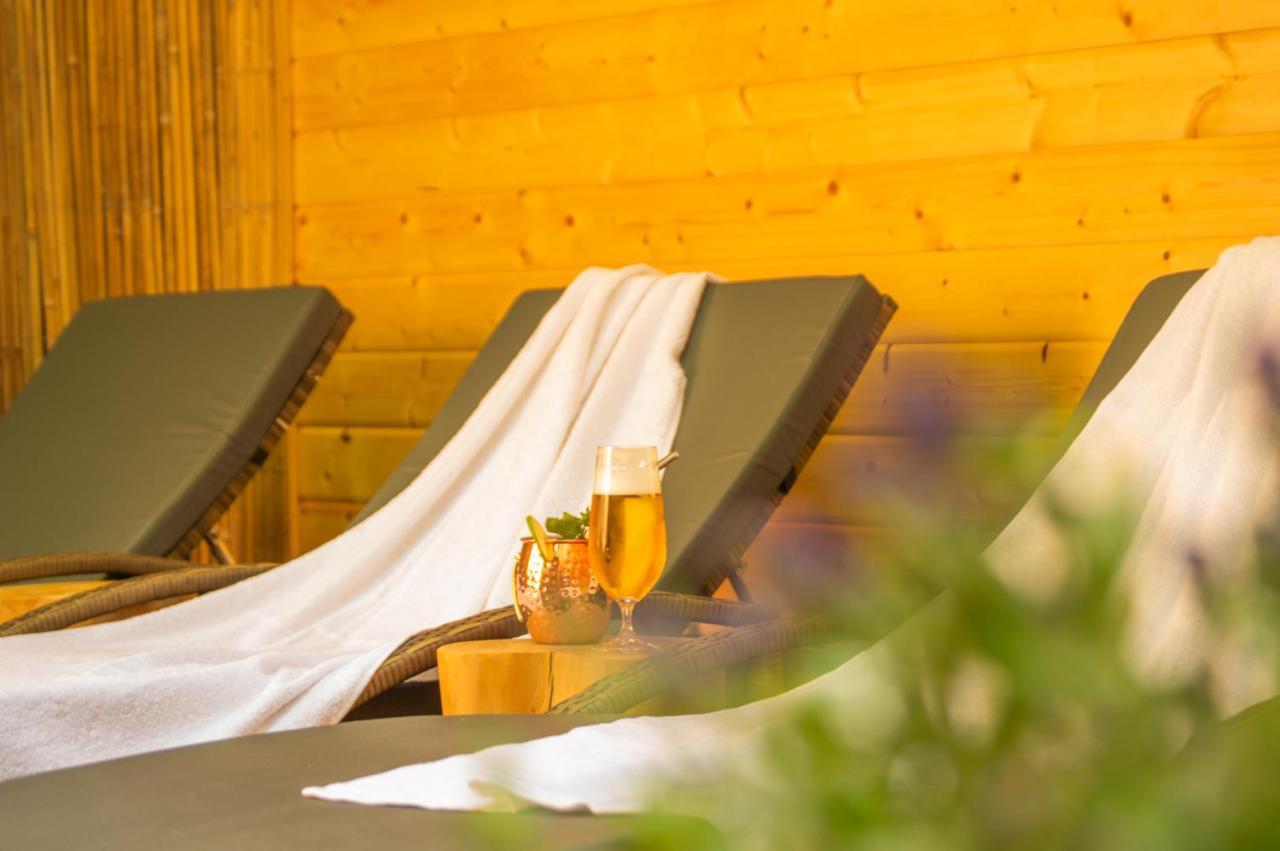 Wellness Mitten In Der Wasserfallstadt Triberg 트리베르크 외부 사진