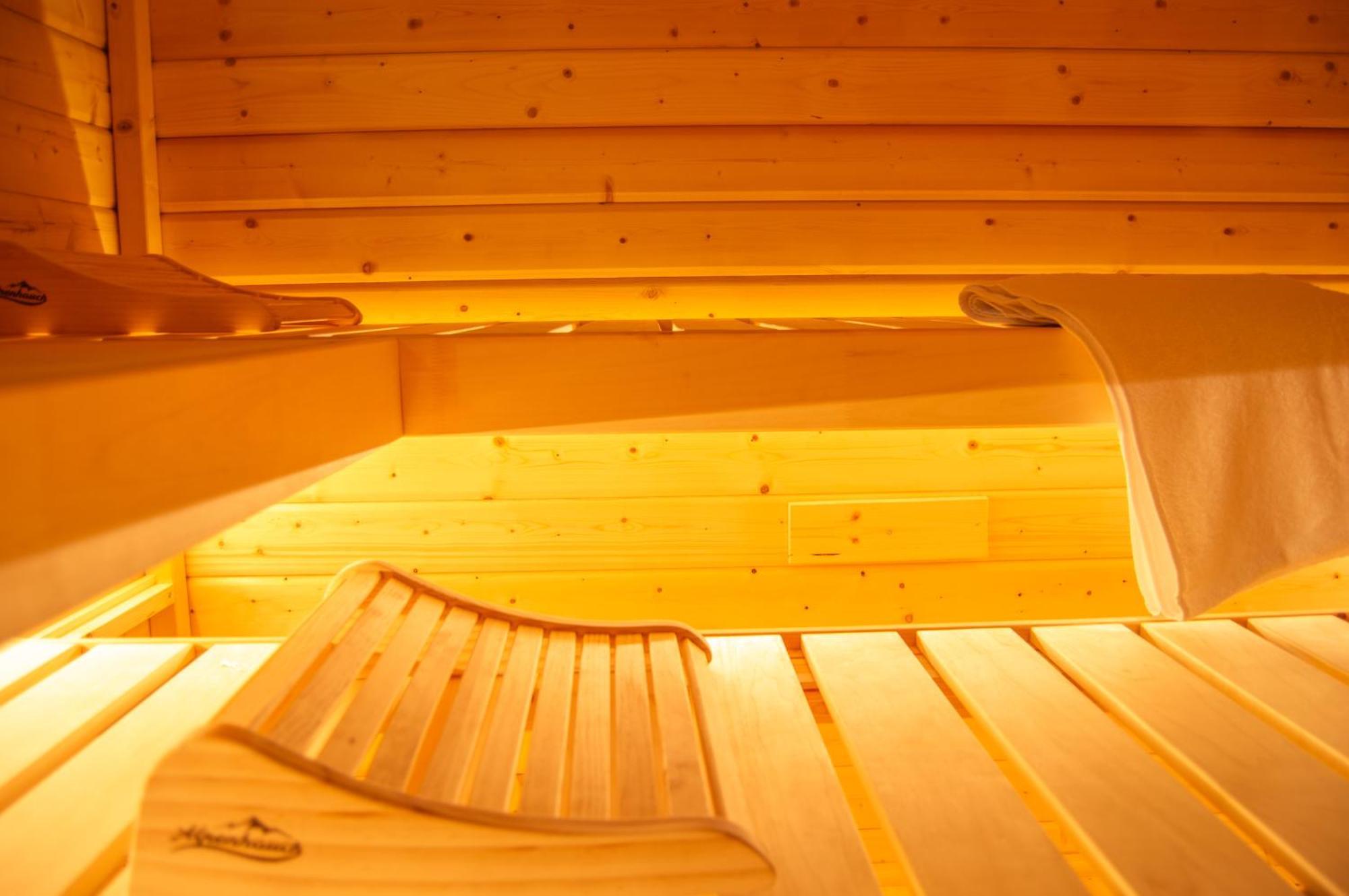 Wellness Mitten In Der Wasserfallstadt Triberg 트리베르크 외부 사진